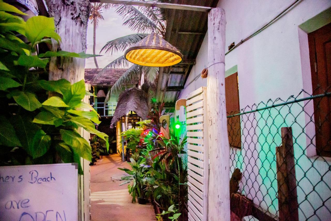 Brother'S Beach Home Boossa Exterior photo